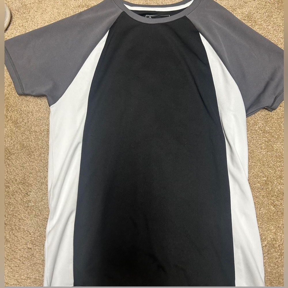 Black and Gray athletic aeropostaleT-Shirt